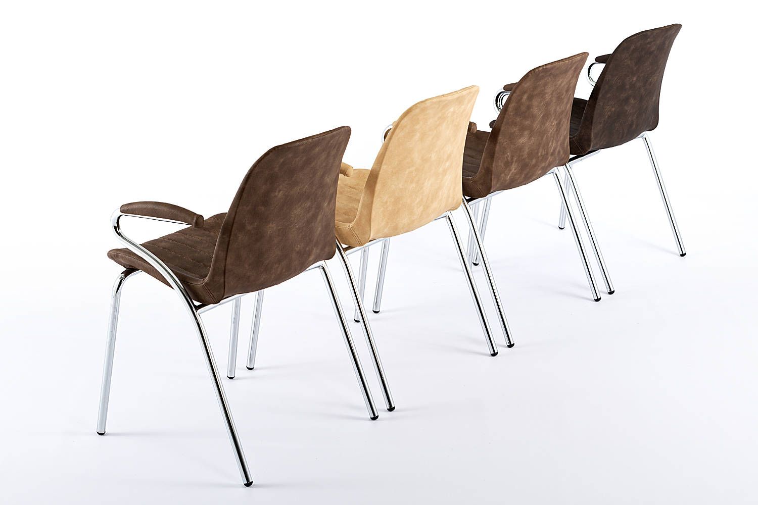 Bei Großveranstaltungen ermöglichen diese Stühle ein stimmiges Gesamtbild und lassen Ihre Gäste bestmöglich sitzen
