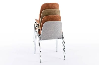 Stapelstühle mit raffiniertem Polster-Design