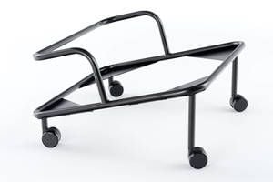 Schwarz lackiert kann sich unser Stuhlrollwagen sehen lassen Schwarz lackiert kann sich unser Stuhlrollwagen sehen lassen