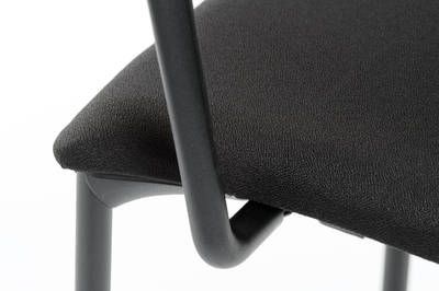 Die Sitzfläche ist vorne leicht abgerundet