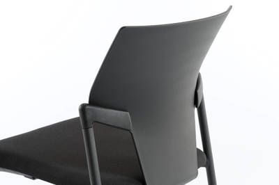 Die Rückenlehne des Begasz SP ist ergonomisch geformt und unterstützt besonders den unteren Rücken