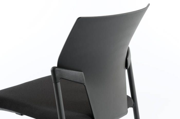 Die Rückenlehne des Begasz SP ist ergonomisch geformt und unterstützt besonders den unteren Rücken