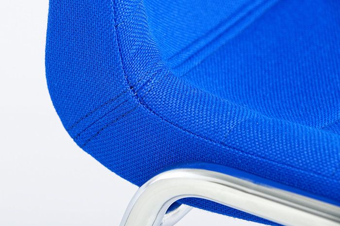 Die erhöhten Seiten der Sitzschale begünstigen ein sicheres und komfortables Sitzerlebnis