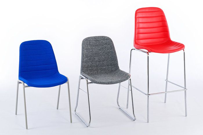 Diese Stühle sind in unterschiedlichen Varianten mit verschiedenen Gestellen und Stuhlhöhen sowie in verschiedenen Farben und Materialien erhältlich
