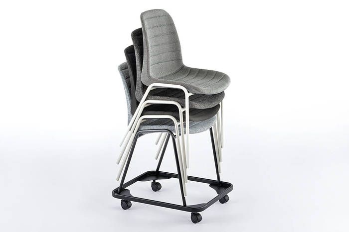 Für diese Stühle gibt es auch einen praktischen und leicht händelbaren Stuhlwagen, der das unkomplizierte Verstauen der Stühle ermöglicht