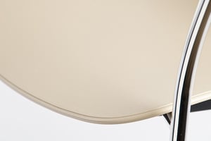 Die Sitzfläche ist leicht gebogen für ein angenehmes Sitzen