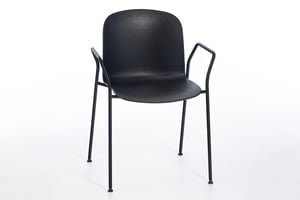 Ein pflegeleichter Stuhl mit Armlehnen