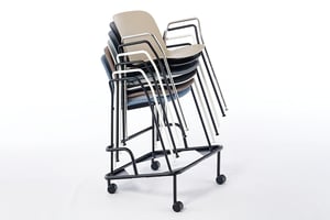 Mit dem Stuhlwagen kann der Adria AL schnell transportiert werden