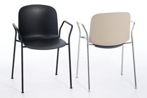 Unser Armlehnenstuhl Adria bietet viele Konfigurationsmöglichkeiten