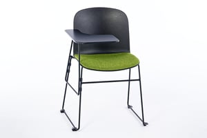 Das Schreibtablar ist praktisch und schnell einsetzbar