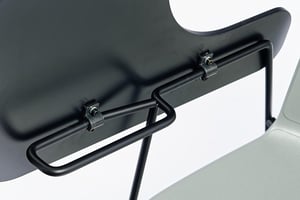 Die Schreibtablarhalterung ist hochwertig verarbeitet