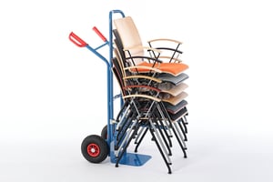 Die Armlehnenstühle Alabama können mit der Stuhlkarre transportiert werden