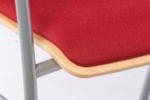 Das hochwertige Sitzpolster sorgt für ein bequemes Sitzen