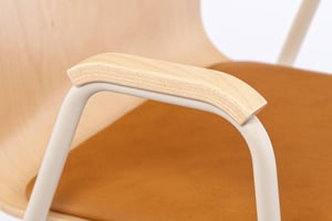 Holz Metall und Polster lassen sich zu vielen Varianten kombinieren