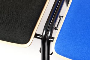 Feste Reihenverbinder zum einhängen sind direkt am Gestell angebracht