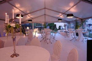 Gerade bei Großveranstaltungen und Events zeigen die Bali Barhocker Ihr volles Potenzial und laden die Besucher und Gäste zum gemütlichen Sitzen ein