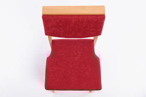 Der bequeme Kirchenstuhl in der Draufsicht