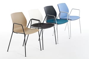 Die Kunststoffschalenstühle mit Armlehnen und Sitzposlter Berlin AL SP