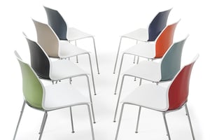 Die Rückseiten unserer Berlin Stapelstühle können farbig gewählt werden