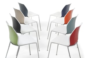 Die Rückseiten unserer Berlin Stapelstühle können farbig gewählt werden