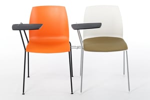 Unsere Berlin ST Collegestühle können miteinander verbunden werden