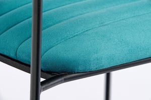 Die Querstrebe unterstüzt den Halt beim Sitzen