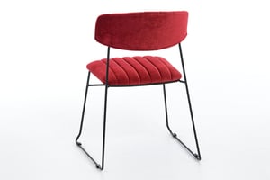 Das Rückenpolster des Bermudas ist rundum mit Stoff umfasst