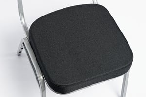Das bequeme Sitzpolster ist robust