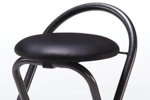 Der bequeme Kunstleder Sitz unserer klappbaren Barhocker Buffalo ist sehr robust