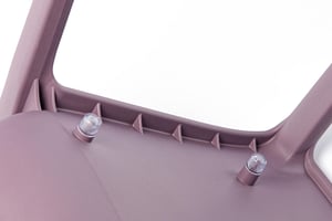 Die Unterseite der Sitzfläche ist an den Rändern verstärkt
