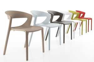 Die pflegeleichten Capri Stapelstühle sind in vielen Farben erhältlich