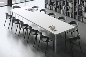 Modern und zeitlos sind unsere Kunststoffstühle Capri