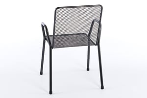 Das Design dieser robusten Stapelstühle ist filigran gehalten