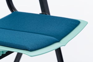 Der Knick in der Sitzfläche ist ergonomisch sinnvoll