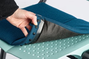 Mit Klickverschluss können die Polster einfach abgenommen werden