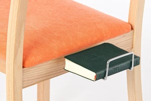 Kleine Bücher können hier abgelegt werden