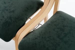 Eine feste Stuhlreihe