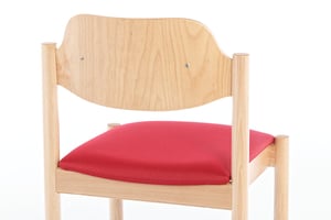 Die Sitzfläche ist hochwertig gepolstert