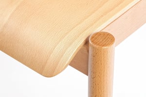 Die abgerundete Sitzfläche sorgt für ein bequemes Sitzen