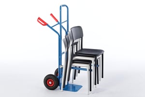 Leichte Stapelung ist auf der Stuhltransportkarre möglich Leichte Stapelung ist auf der Stuhltransportkarre möglich
