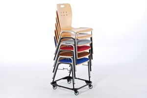 Die Stapelstühle der Florida Serie können schnell und einfach sehr hoch gestapelt und mit dem passenden Rollwagen einfach transportiert werden