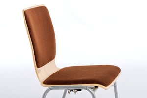 Die leicht gebogene gepolsterte Rückenlehne ist besonders bequem