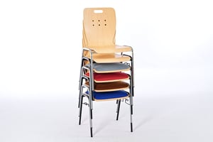 Unsere Florida Stühle können miteinander kombiniert und sehr hoch gestapelt werden