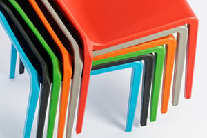 Unser stapelbarer Kunststoffstuhl Garda