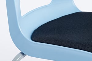 Die Polsterung passt sich der Sitzschale an