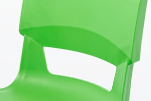 Die abgeflachte Rückenlehne sorgt für ein bequemes Sitzen