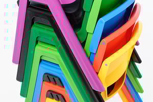 Senkrecht platzsparend stapelbar