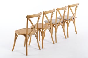 Jedes Holzmuster sieht leicht anders aus und macht jeden Stuhl einzigartig