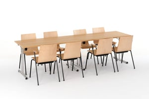 Auch an Klapptischen machen unsere Havanna Holzschalenstühle ein gutes Bild