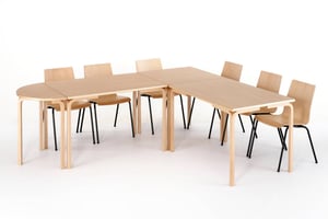 Die halbrunden Tische bilden einen schönen Abschluss